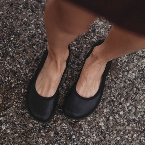 groundies lily classic black top down on foot