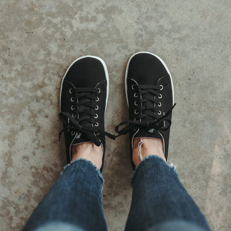 groundies lima black top down styled on foot