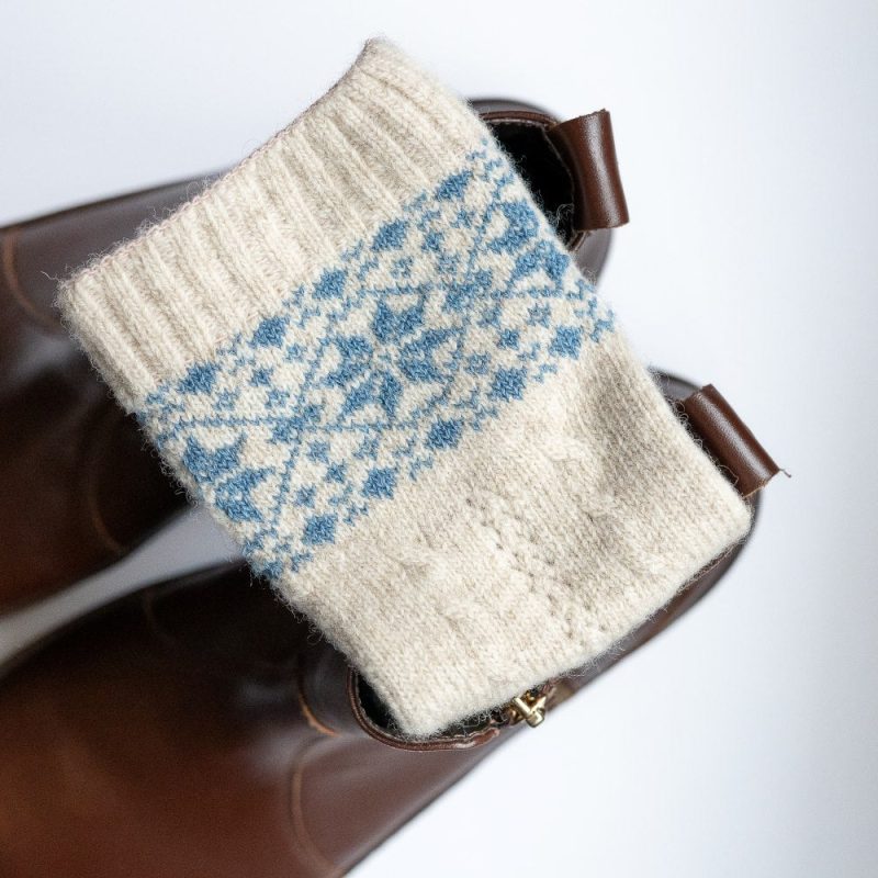 knitido merino cashmere snowflake socks beige blue white background cuff brown ivy