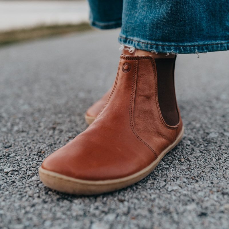 mukishoes chelsea brown diagonal on foot