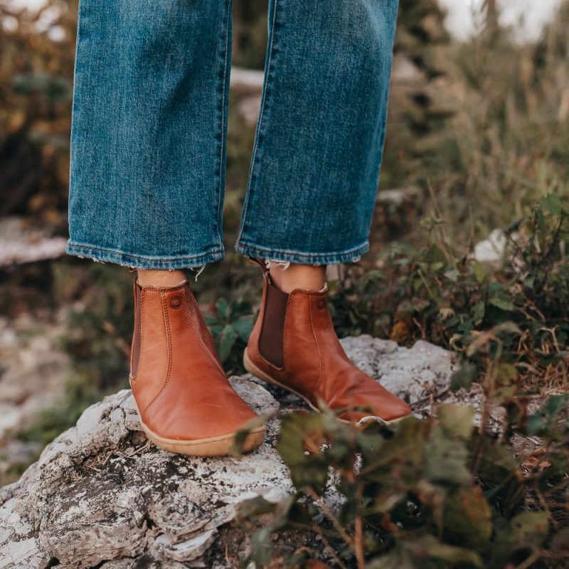 mukishoes chelsea brown front on foot