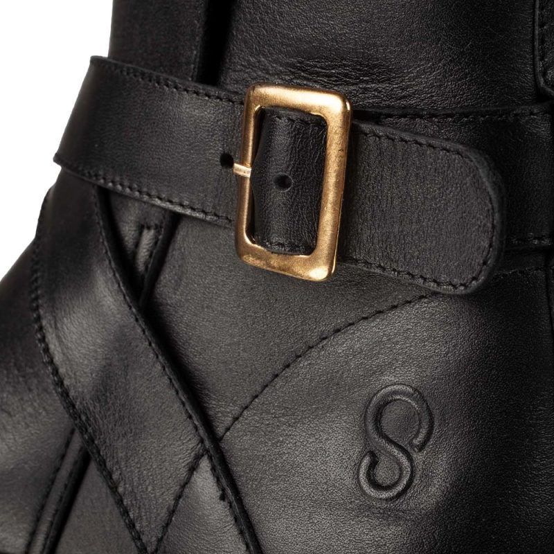 shapen divine black buckle detail