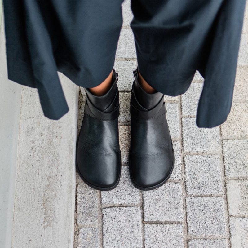 shapen divine black top down styled on foot