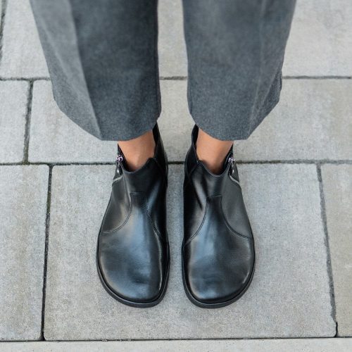 shapen ivy black top down styled on foot