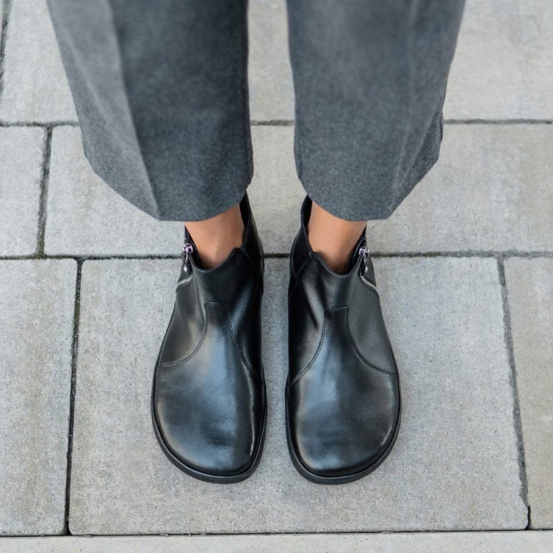 shapen ivy black top down styled on foot