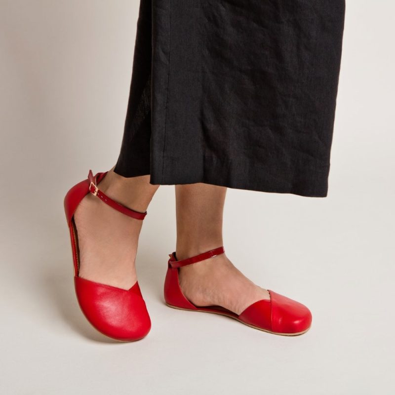 shapen poppy red front diagonal styled on foot