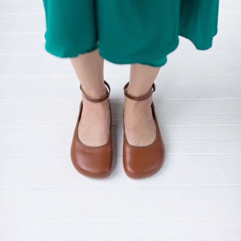 shapen tulip cognac top down styled on foot