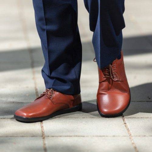 zaqq peaq cognac front on foot