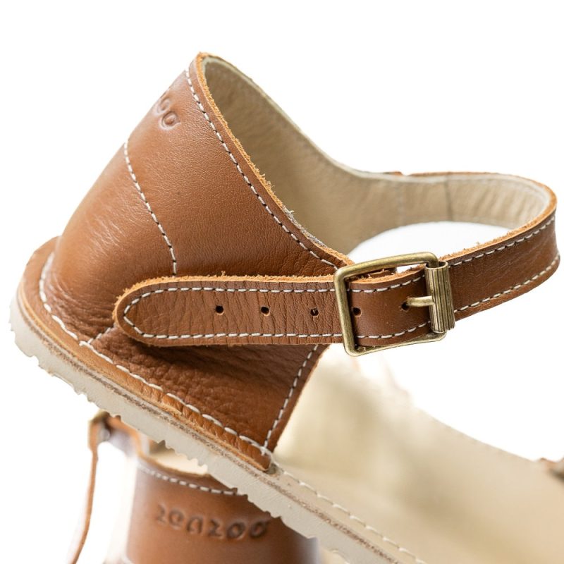 zeazoo siren brown buckle detail